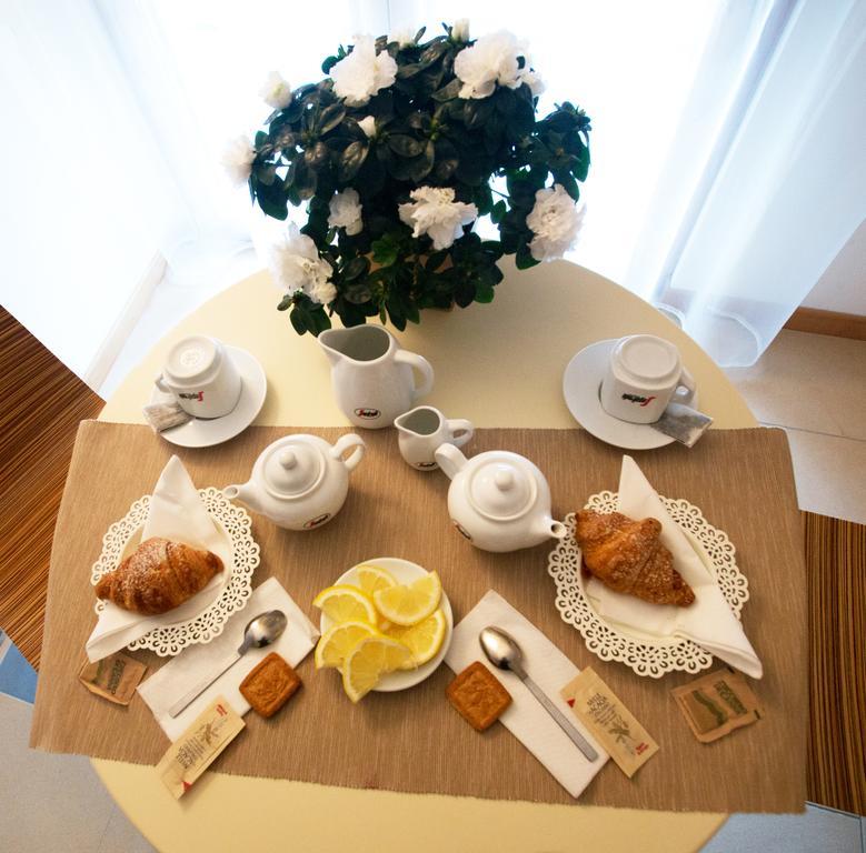 Lacroma Aparthotel Градо Экстерьер фото