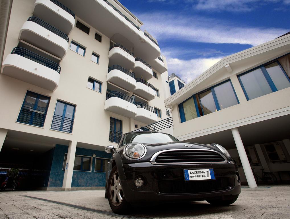 Lacroma Aparthotel Градо Экстерьер фото