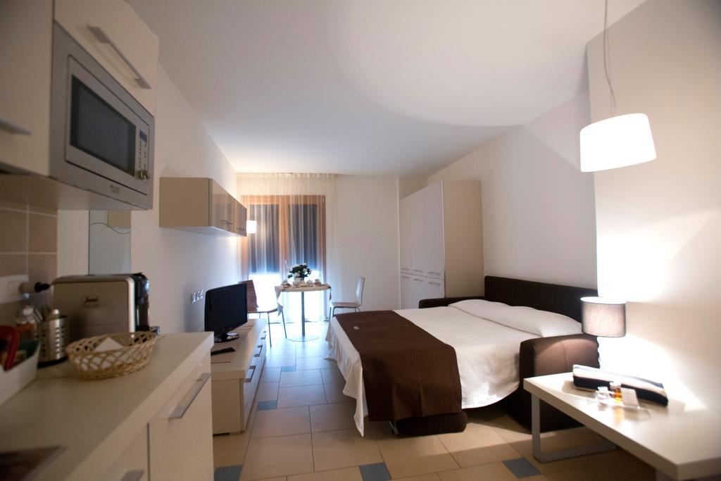 Lacroma Aparthotel Градо Номер фото