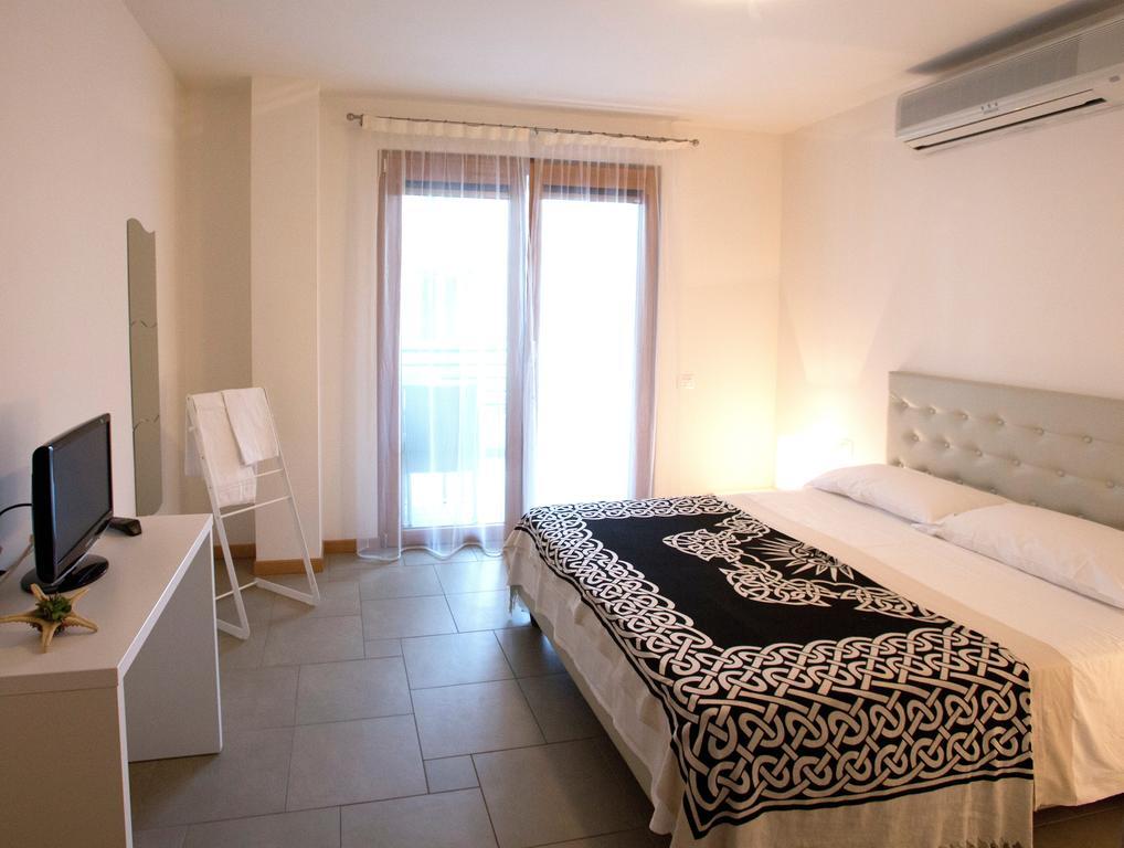 Lacroma Aparthotel Градо Номер фото
