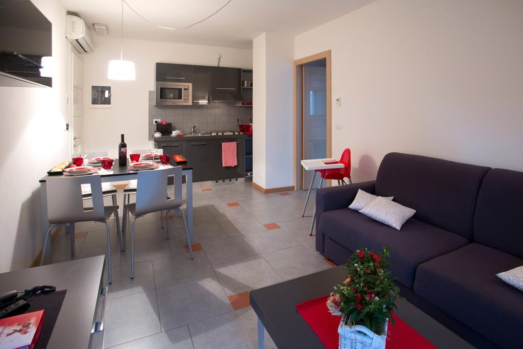 Lacroma Aparthotel Градо Номер фото
