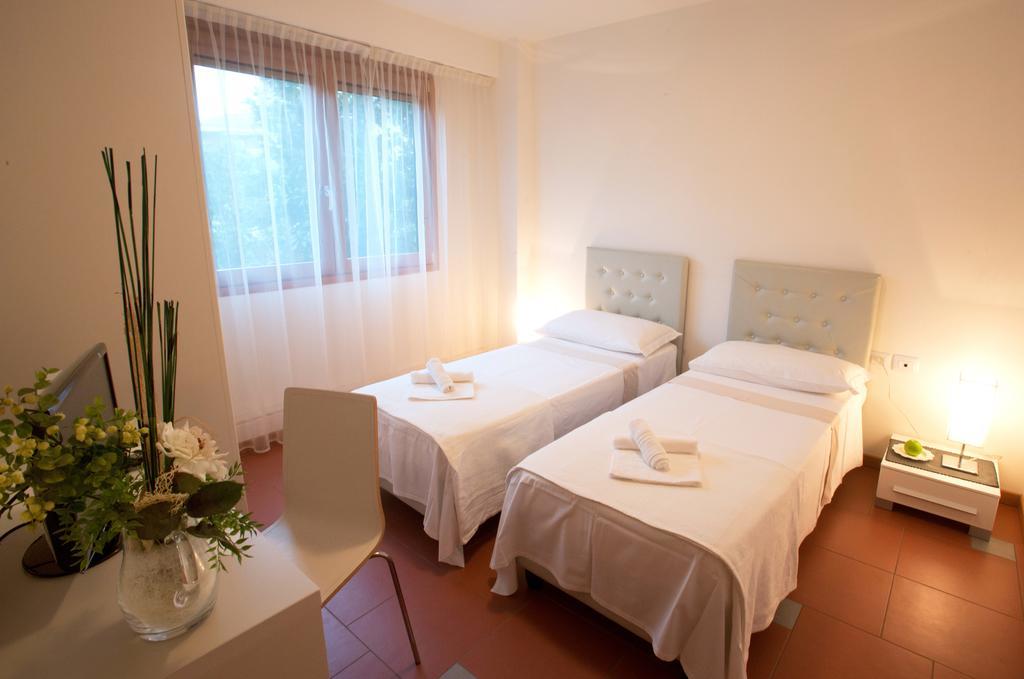 Lacroma Aparthotel Градо Номер фото